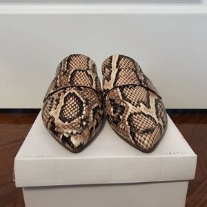 En Thread leather mule snake print loafers